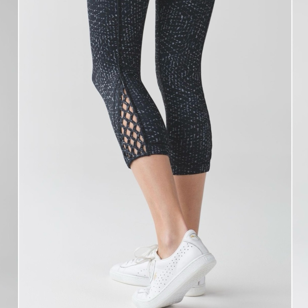 Lululemon True Self Crop II - Black and White Pattern - Picture 2 of 14